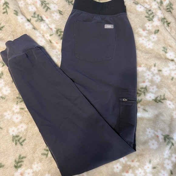 Figs Charcoal Scrub Set - Picture 3 of 8